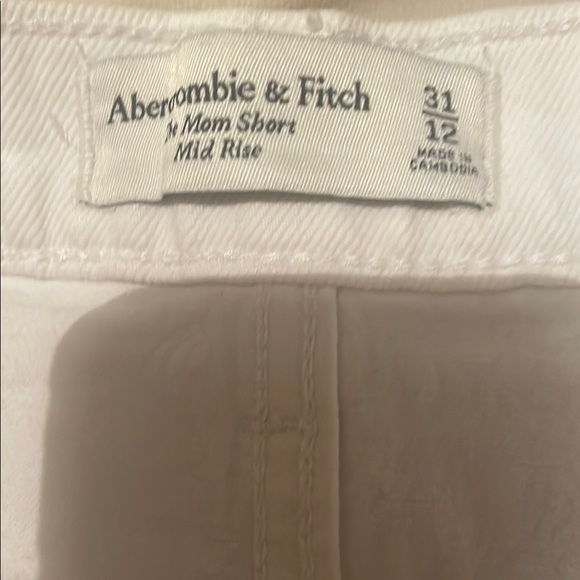 Abercrombie & Fitch White Jean Mom Distressed Mid-Rise Shorts - Picture 2 of 3